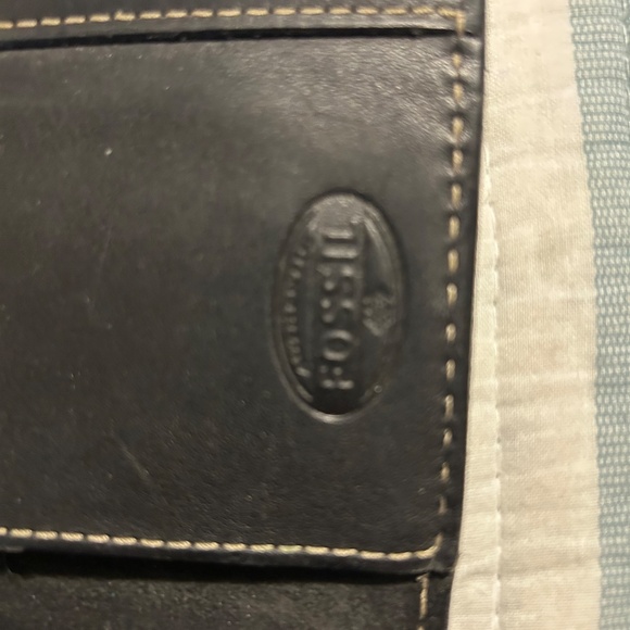 Fossil Leather Wallet with Turnlock Open - Picture 5 of 5